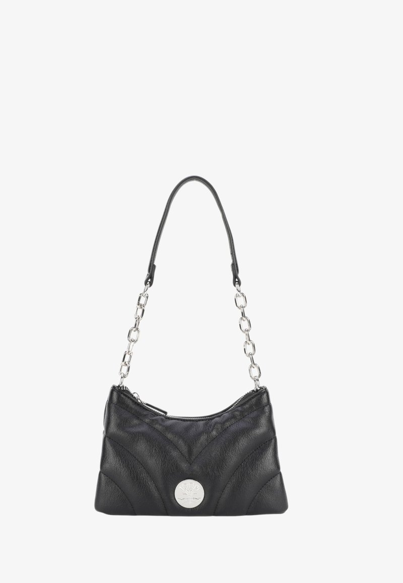 Borsa a mano in pelle nera con tracolla a catena, design curvo e trapuntato, hardware in argento e accentuazione del logo nella parte frontale. Chiusura con zip nella parte superiore.