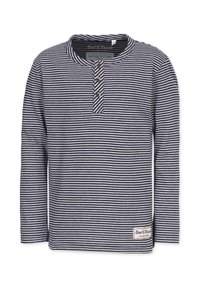 Langærmet, navy- og gråstribet T-shirt med rund hals, tre-knaps placket og et syet mærke i kanten. Blødt bomuldsstof.