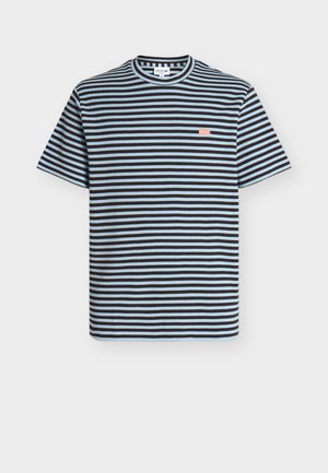 Κοντομάνικη μπλούζα με στρογγυλή λαιμόκοψη, οριζόντιες ρίγες σε μαύρο και ανοιχτό μπλε και μικρό ροζ λογότυπο στο αριστερό στήθος.