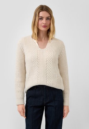 - Sweter