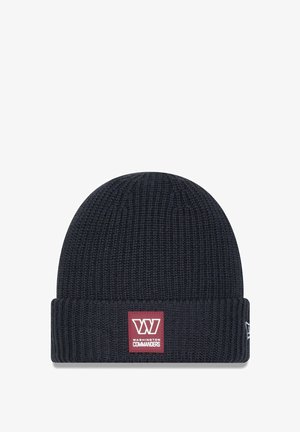 Berretto lavorato a maglia navy con texture a coste, dotato di una patch logo bordeaux con il testo "Washington Commanders" sul fronte.