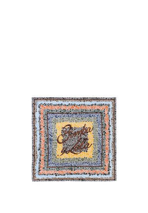 Pañuelo cuadrado con patrones florales en rayas de azul, naranja, amarillo, verde y marrón, con texto en cursiva que dice "Bimba Y Lola" en el centro.