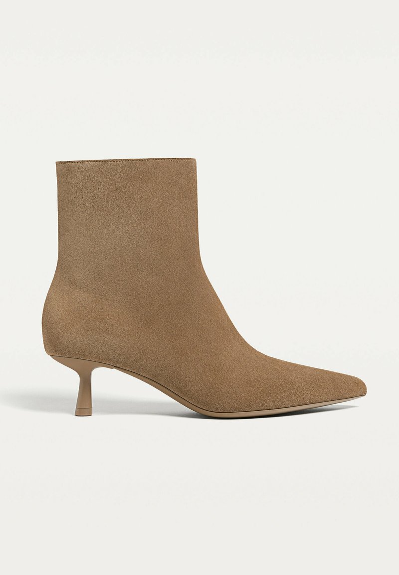 Come Abbinare Stivaletto Corto Basso Stradivarius SPLIT STILETTO