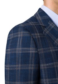 Niebieska kurtka w kratkę z teksturowanej tkaniny, z klapami w kształcie litery V i kontrastującymi białymi liniami w wzorze, prezentująca dopasowany krój.