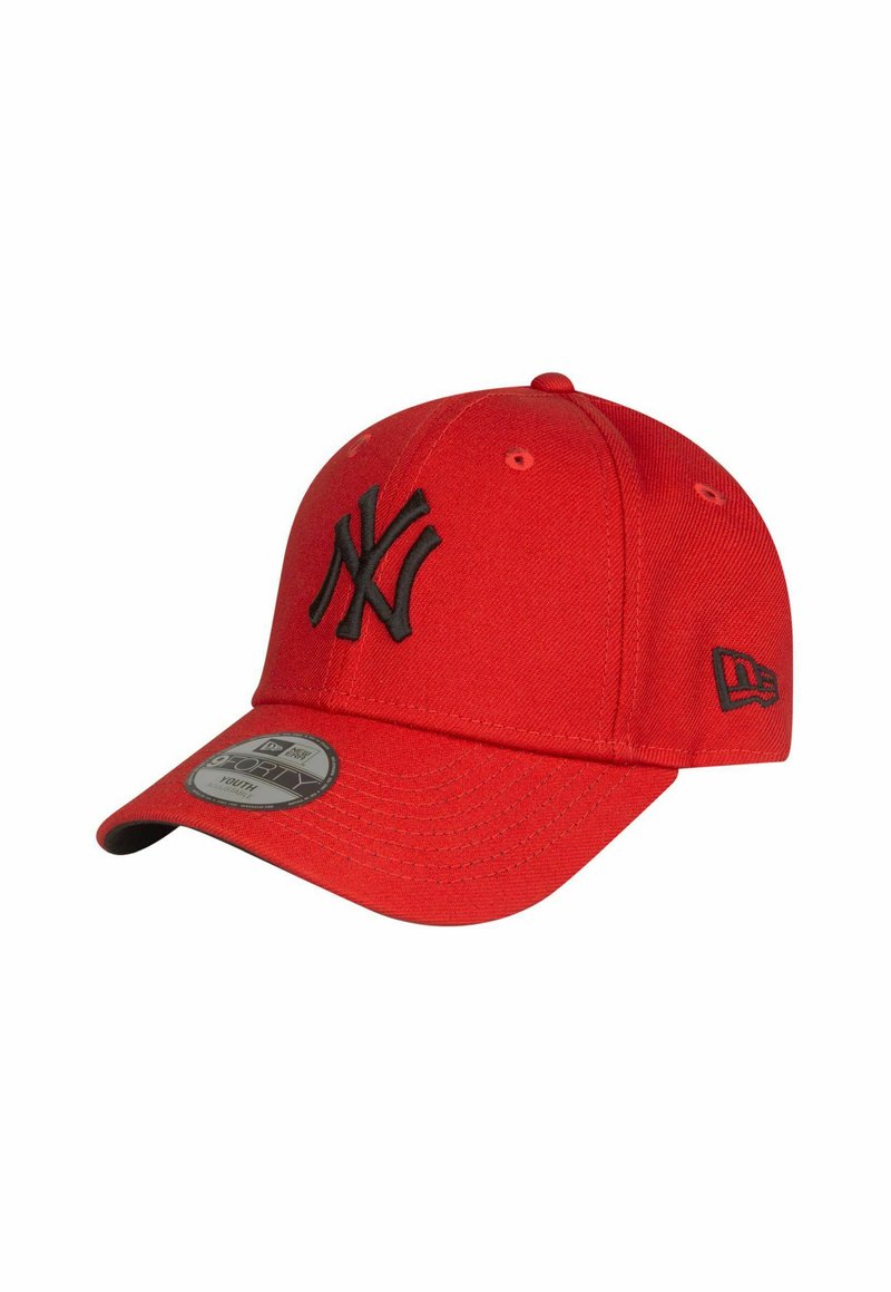 Rote Baseballmütze mit schwarzem New York Yankees-Logo auf der Vorderseite und New Era-Logo an der Seite, mit gewölbtem Schirm und verstellbarem Sitz für Jugendliche.