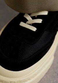 MM6 Maison Margiela Sportcipő - black