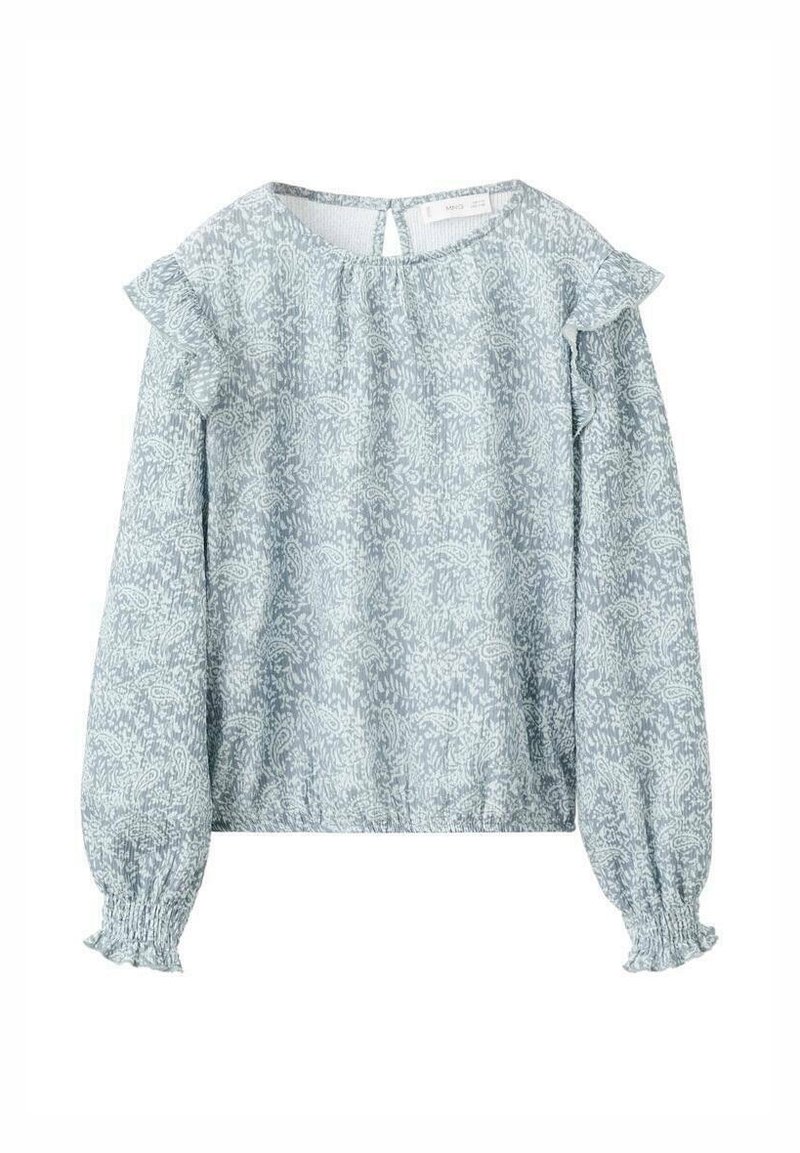 Ljusblå blus med paisleymönster, volangdetaljer vid axlarna, långa ärmar med resår och smockad nederkant. Mjukt, strukturerat tyg.