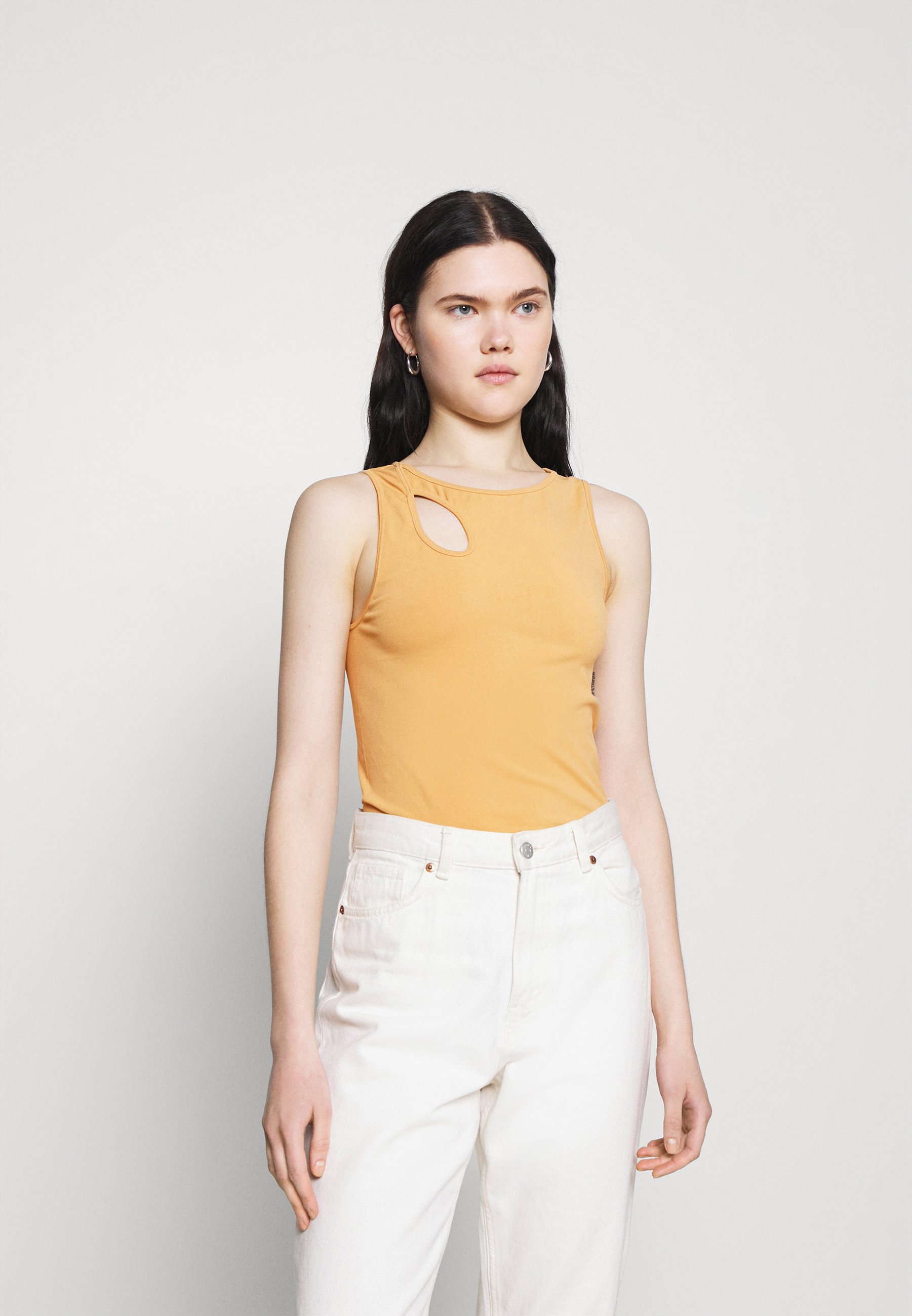 seamless cut out top