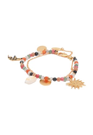 Pulsera multicolor de cuentas con cadena dorada que presenta un charm de sol dorado, una concha marina, discos redondos y un charm de luna creciente.