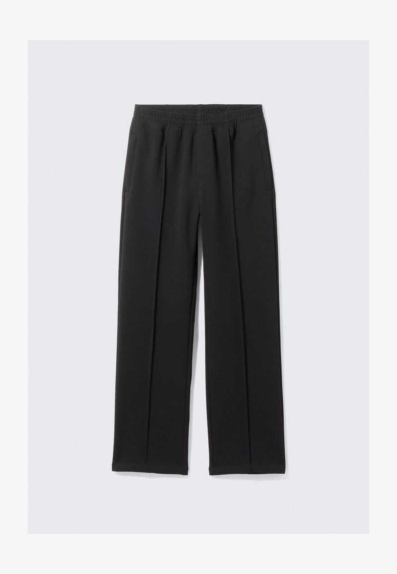 Černé široké kalhoty vyrobené z texturovaného materiálu s elastickým pasem a dvěma postranními kapsami. Mají přední skládané detaily pro elegantní vzhled.