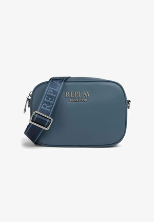Sac en bandoulière rectangulaire en cuir bleu avec un logo argenté "REPLAY" et une bandoulière rayée réglable. Texture lisse et fermeture éclair.