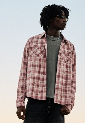 Bershka, LONG-SLEEVE CHECKED WITH PATCH - SHIRT - Chemise - pink