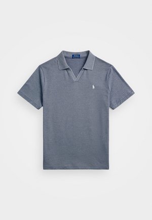 Koszulka polo w melanżowym granatowym kolorze, z kołnierzykiem o kontrastowym przeszyciu i małym haftowanym logo na lewej piersi.