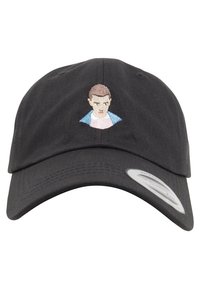 Casquette noire avec visière courbée et sangle réglable. Présente un design brodé d'un personnage à l'avant dans des couleurs détaillées.