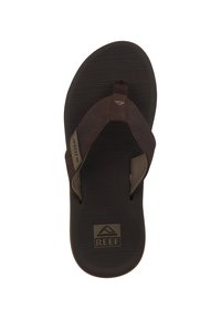 Brun flip-flop sandal med texturerad gummisula, syntetiska remmar och logotyp på fotbädden. Har en kluven tåpost för komfort.