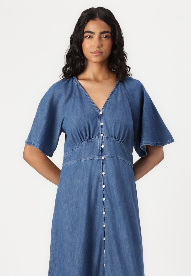melinda midi dress Melinda Midi Dress in Lychee – Safiyaa London