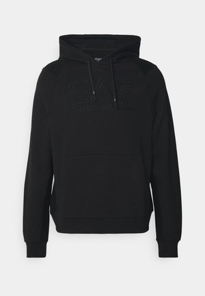Sweat à capuche noir avec une poche kangourou à l'avant et un logo embossé "EA7 Emporio Armani" sur la poitrine.