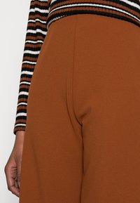 TOM TAILOR DENIM EASY CREPE CULOTTE - Calças - amber brown