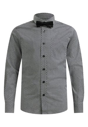 Koszula w czarno-biały wzór z długimi rękawami, kołnierzykiem na guziki i czarną muszką. Posiada kieszonkę na piersi oraz czarne guziki.
