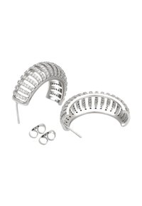 Orecchini a cerchio in argento con righe alternate di cristalli trasparenti e fessure aperte, dotati di due posizioni per orecchini rimovibili.