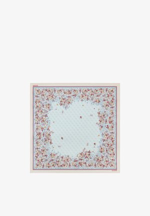 Foulard carré bleu clair avec une bordure florale délicate rouge et rose et de petits bouquets de fleurs dispersés au centre, logo "GUESS" dans les coins.