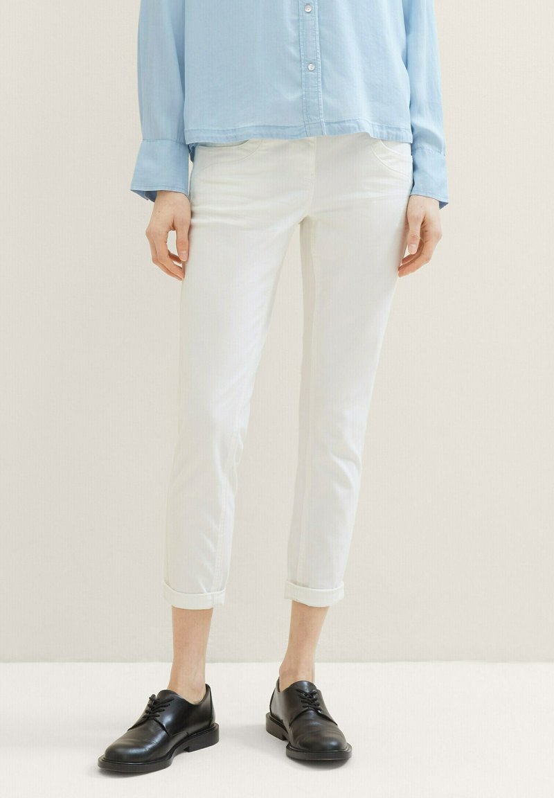 TOM TAILOR TAPERED RELAXED - Pantalon classique - whisper white