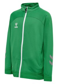 Grøn atletisk jakke lavet af tekstureret stof. Har en høj krave, hvid frontlynlås og grå accenter på ærmerne med et logo.