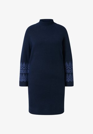 Donkerblauwe gebreide jurk met een hoge kraag, voorzien van lichtblauwe geometrische patronen op de mouwen en geribbelde manchetten. Rechte snit.