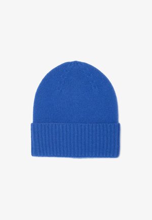 Gorro de punto azul con un puño acanalado doblado, mostrado plano sobre un fondo blanco.