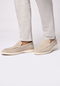 ROY ROBSON Instappers - beige