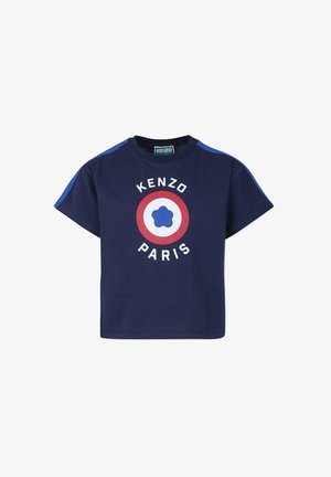 Granatowy t-shirt z krótkim rękawem z niebieskimi paskami na ramionach i białym napisem "Kenzo Paris" wokół czerwono-biało-niebieskiego okrągłego logo.