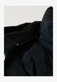 Unselected, dark blue