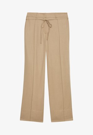 Beżowe spodnie o prostych nogawkach z przednią kantówką i ściągaczem w talii, przedstawione na białym tle.