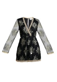 Vestido negro con bordado floral dorado, mangas largas transparentes, escote en V y encaje en el escote y el dobladillo. Diseño clásico y ajustado.