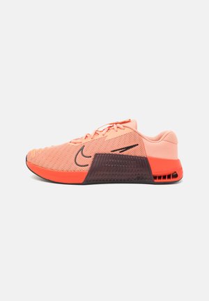 METCON 9 - Chaussures fitness - apricot agate/black/picante red/dark team red