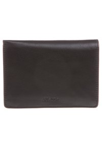 Zwarte lederen portemonnee met een gladde textuur, slanke rechthoekige vorm en een geperst logo aan de voorkant. Minimalistisch ontwerp, zonder zichtbaar beslag.