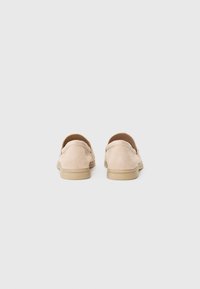 Steve Madden PORTLAND - Chaussons - bone