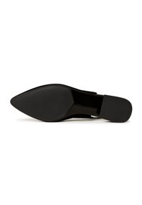 Pantofii negri cu vârful ascuțit au un superior din piele netedă și o talpă din cauciuc texturat. Designul prezintă o siluetă elegantă și accente minimaliste.