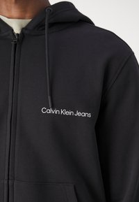 Calvin Klein Jeans INSTITUTIONAL ZIP THROUGH HOODIE - Zip-up sweatshirt - black