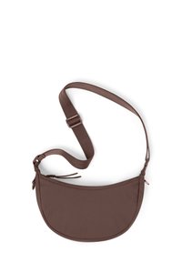 Borsa a spalla in tessuto marrone con forma curvata e semi-circolare, dotata di una tracolla regolabile. Presenta un compartimento con zip per la conservazione.