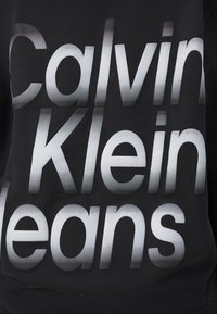 Calvin Klein Jeans BLOWN UP DIFFUSED STACKED HOODIE UNISEX - Felpa - black