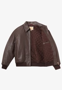Hnědá kožená bomber bunda s prošívanou vínovou podšívkou, žebrovanými manžetami a límcem, s bočními kapsami a předním zipem.