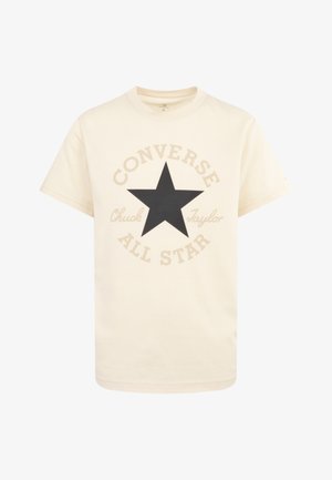 Kerman t-paita, joka on valmistettu puuvillasta ja jossa on pyöreä kaula-aukko. Siinä on suuri musta tähti ja "Converse All Star" -teksti beigellä sen ympärillä.