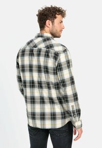 Karierte Flanellshirt in Schwarz, Weiß und Gelb. Verfügt über einen klassischen Kragen, lange Ärmel und eine lockere Passform. Strukturierter, leichter Stoff.