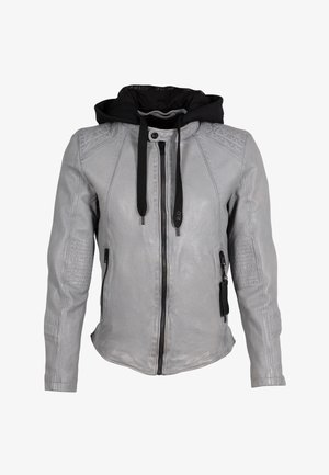 Grijze leren jas met een zwarte capuchon, ritssluiting, gestructureerde schouder- en mouwdetails, en twee ritszakken aan de zijkant.