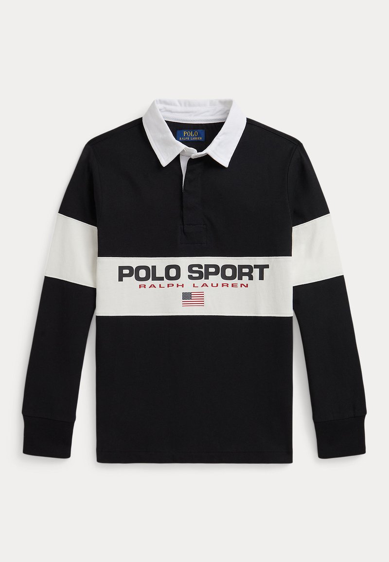 Svart langermet polo-skjorte med hvit horisontal stripe; har en slå-krage, to-knapps åpning og trykket "POLO SPORT".