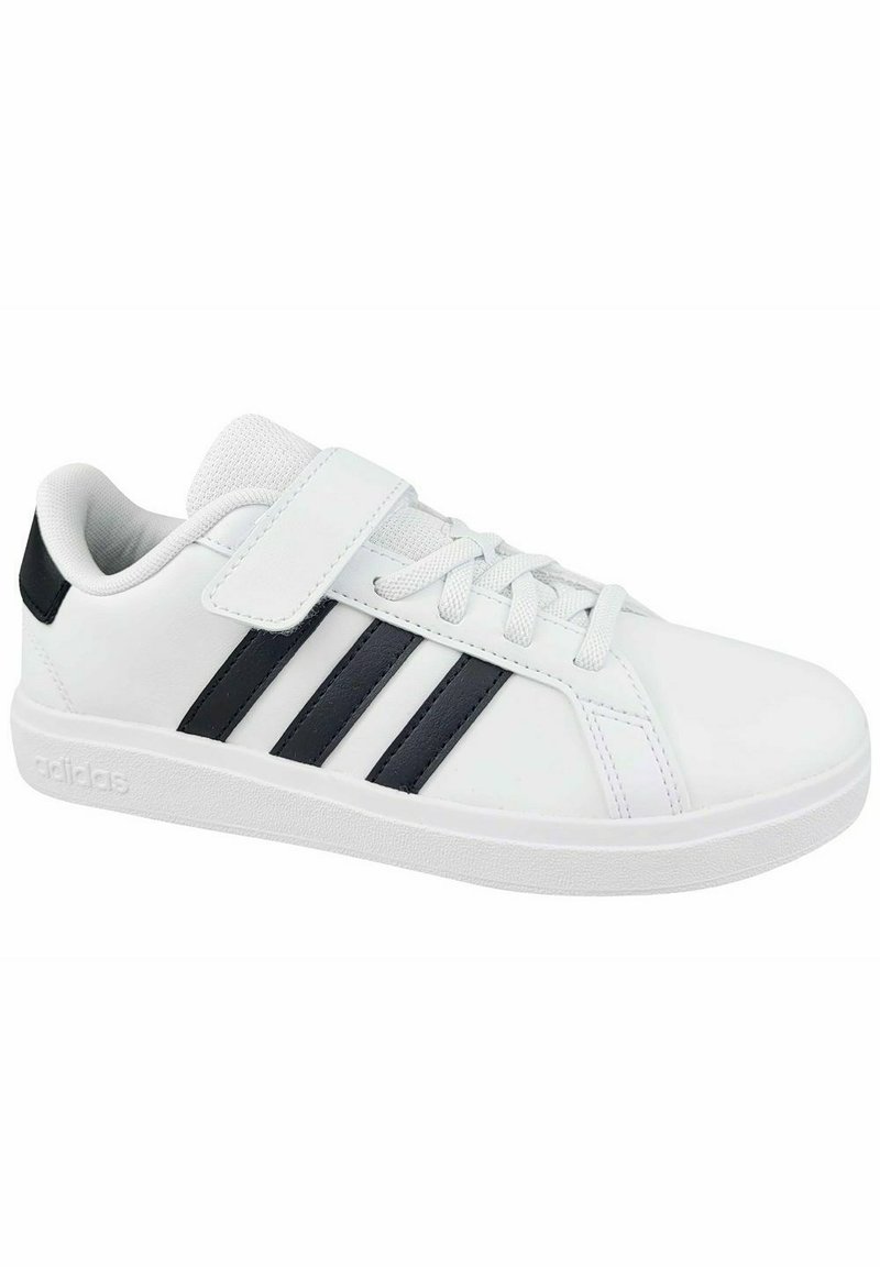 Scarpe sportive bianche con strisce nere, realizzate in similpelle. Presentano una punta arrotondata, suola testurizzata e chiusura con strap in Velcro.