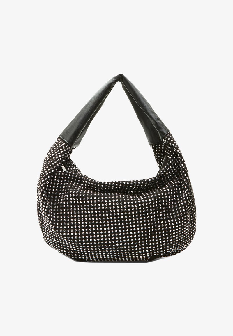 Borsa hobo in pelle nera con decorazioni di borchie, texture morbida e una ampia tracolla. Presenta una forma arrotondata e morbida.