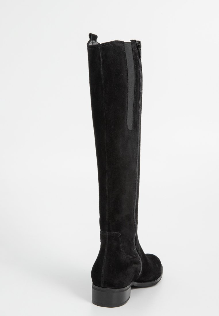 Schwarze Wildleder-Knöchelstiefel mit flachem Absatz, seitlichem Reißverschluss und glatter Oberfläche. Minimalistisches Design ohne Muster.