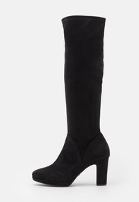 Stivale alto in suede nero con tacco a blocco, punta affusolata e texture liscia. Presenta un gambale aderente per un look slanciato.